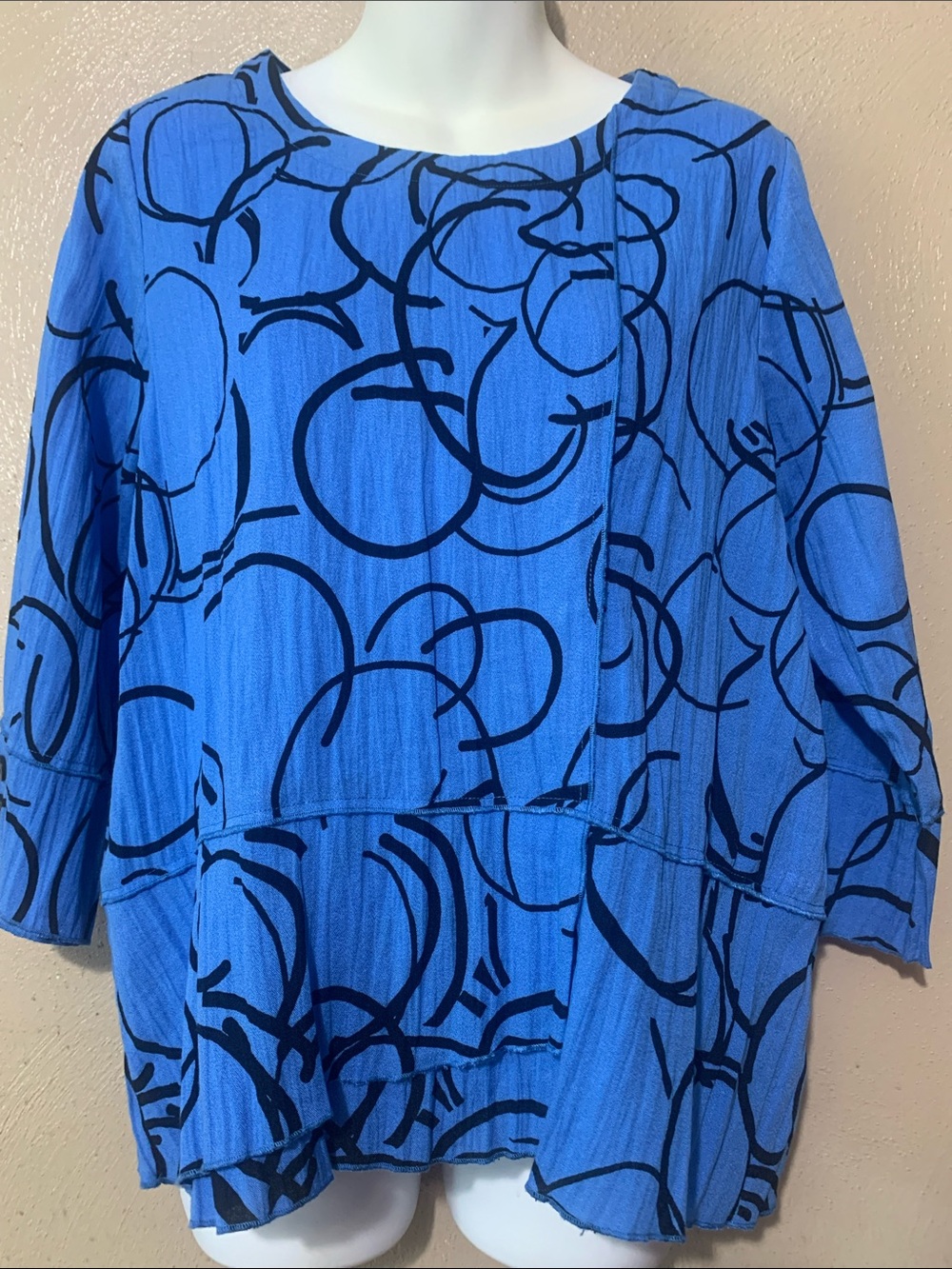 Habitat XS Blue Tunic with Black Abstract Circles and Seams